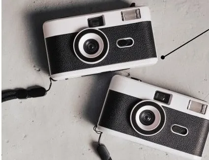 GuestSnap の特製フィルムカメラ 2 台